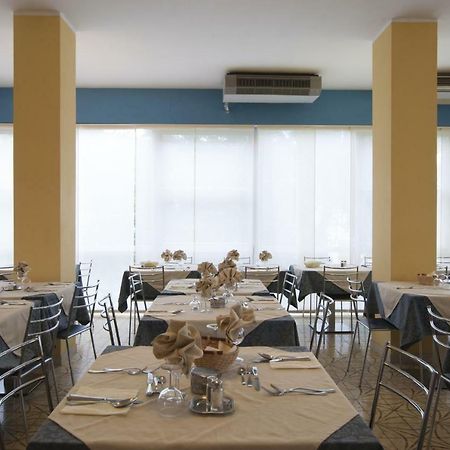 Hotel Rondinella Cesenatico Esterno foto