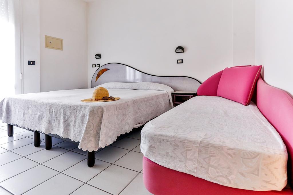 Hotel Rondinella Cesenatico Esterno foto
