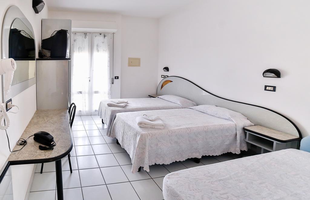 Hotel Rondinella Cesenatico Esterno foto