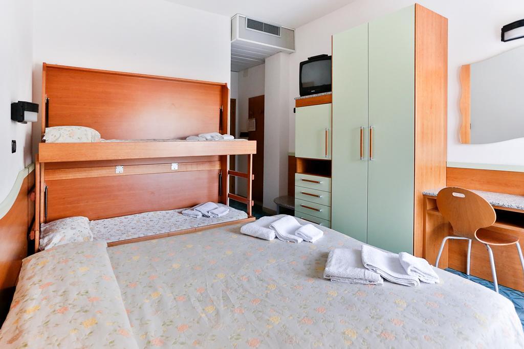 Hotel Rondinella Cesenatico Esterno foto