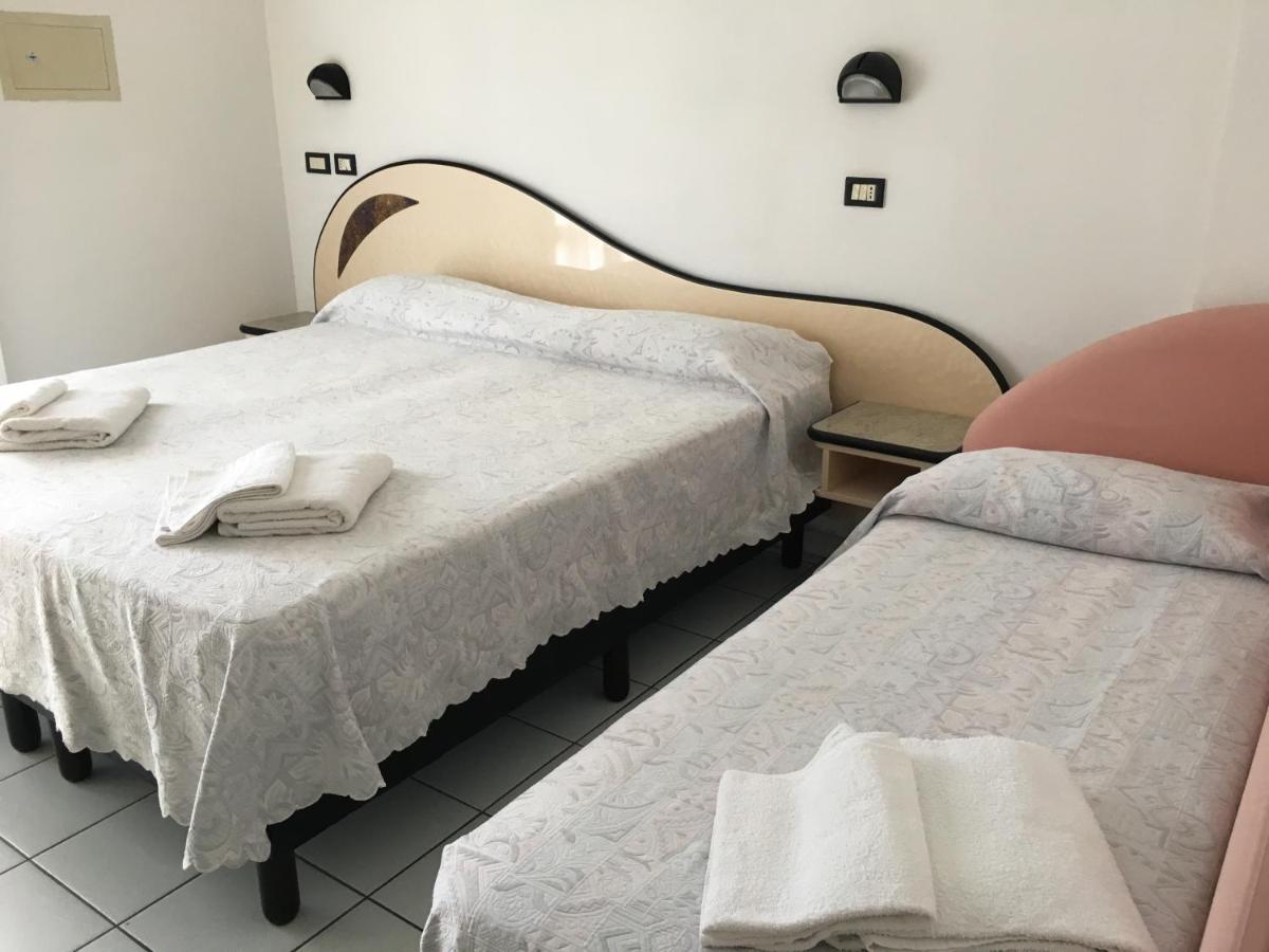 Hotel Rondinella Cesenatico Esterno foto