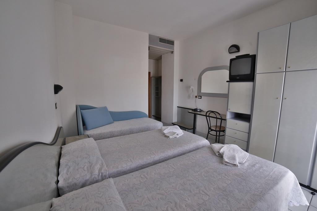 Hotel Rondinella Cesenatico Esterno foto