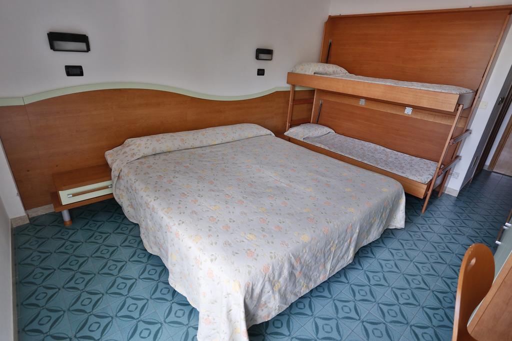 Hotel Rondinella Cesenatico Esterno foto