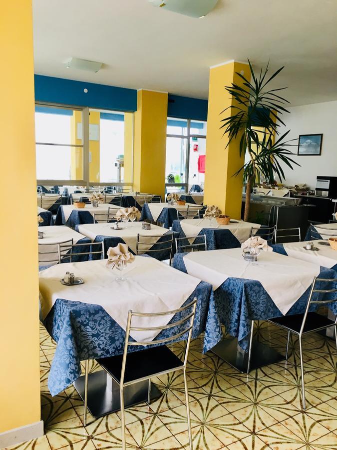 Hotel Rondinella Cesenatico Esterno foto